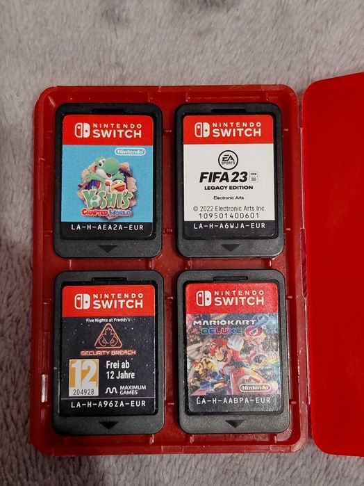 Vand Nintendo Switch Lite in stare foarte buna cu 8 jocuri, husa