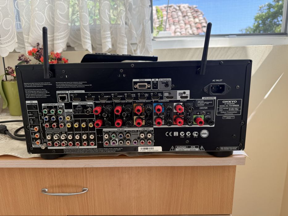 Onkyo TX-NR828 Bluetooth Wi-Fi