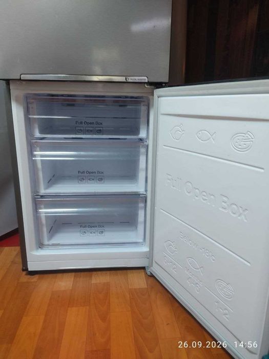 Продам холодильник Samsung RB33A32N0SA
