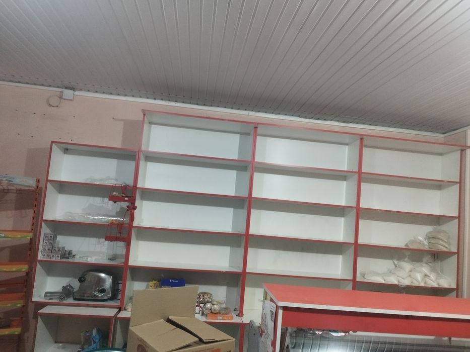 Продаю полки и холодильники б/у