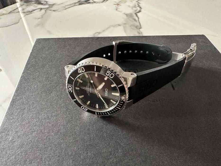 Часовник Oris Aquis