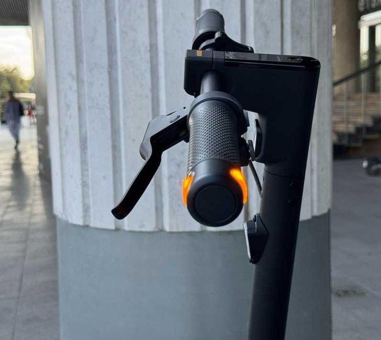 Шикарный электросамокат оригинал Ninebot Max G2