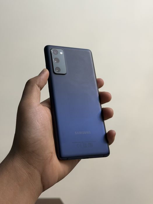 Samsung s20fe в хорошем состочнии