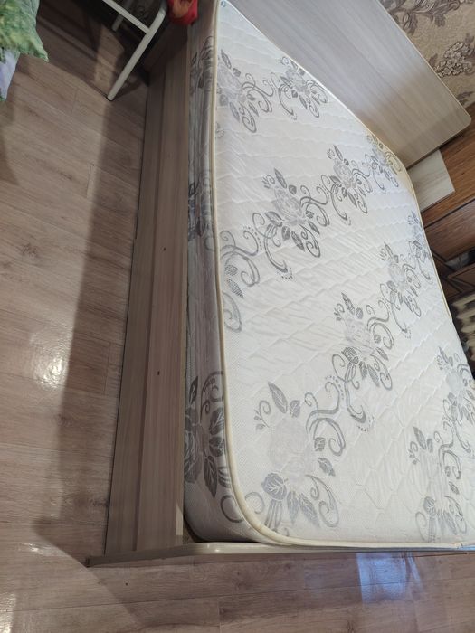 Двухспальная кровать