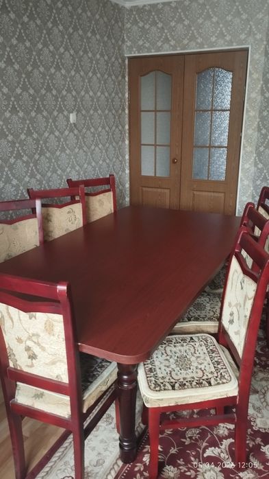 Стол со стульями
