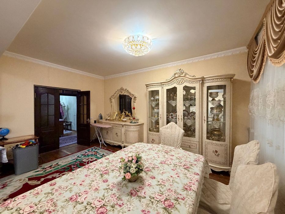 Yunusobod 10-kvartal 4 xona uy srochna sotiladi