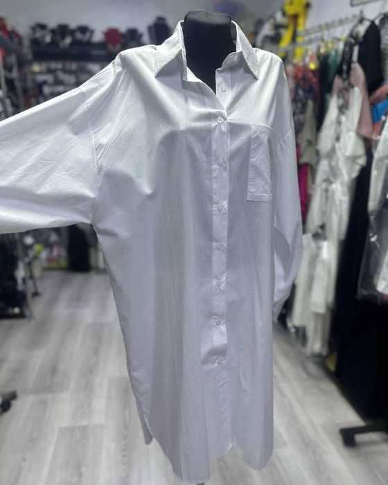 Платье рубашка белая  накидка большемерки