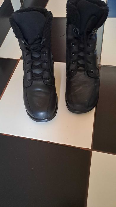 Продавам  ортопедични  дамски   боти  по  НЗОК .