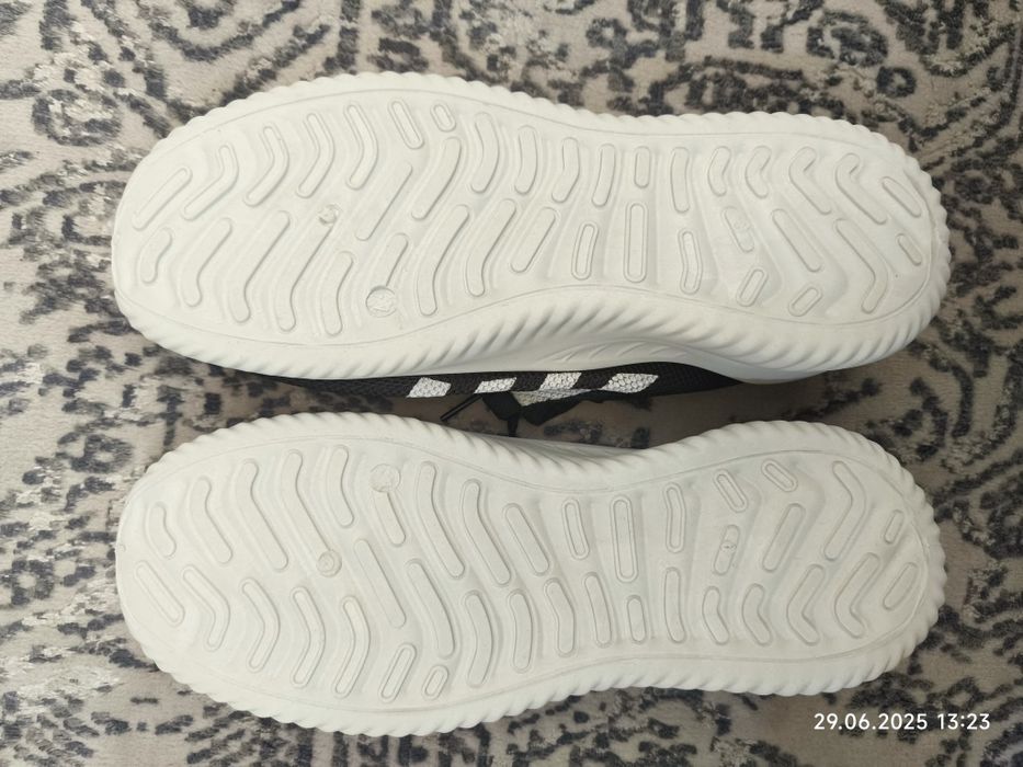 Продам кроссовки мужские