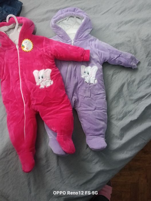 Vând salopeta de bebelusi