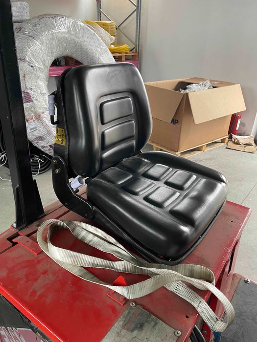 Stivuitor electric cu încărcător manevrabil eficient  spații inguste