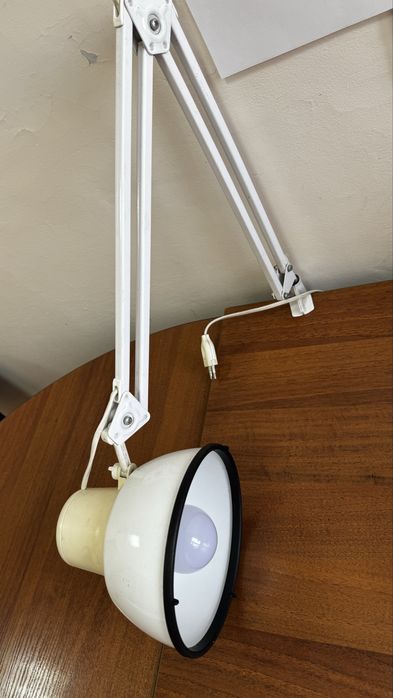 Продам настольную лампу