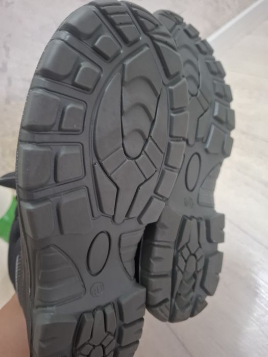 Продам сцецботинку