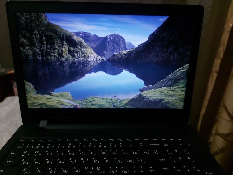 Ноутбук марки "Lenovo"