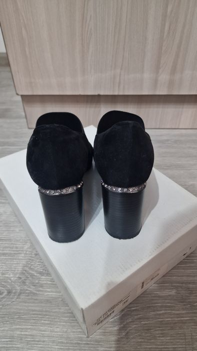 Продам туфли со стразами