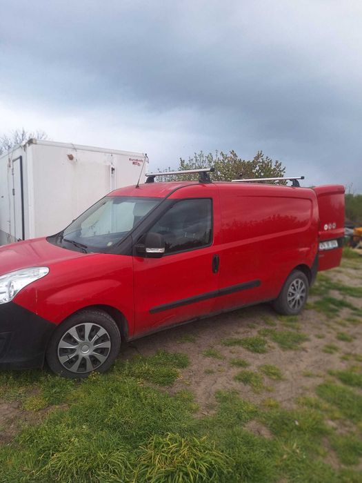 Mașina Opel combo