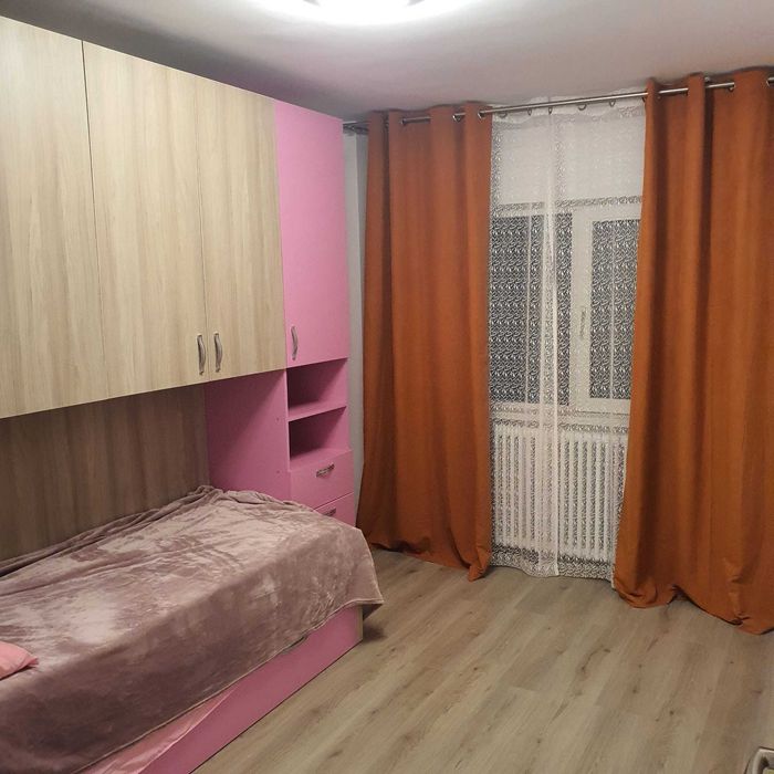Inchiriez apartament 3 camere, 79 mp, str. Martir Horia – renovat, mobilat complet, 2 băi