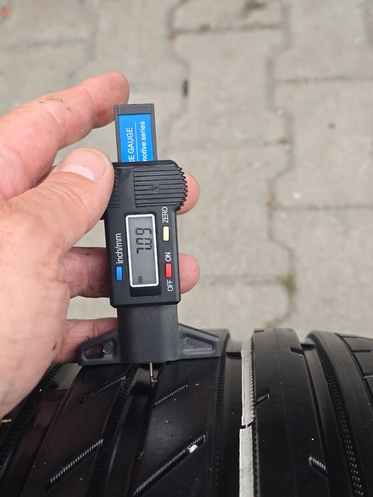 225 35 19  nokian 2 бр.