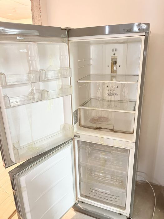Продам Холодильник LG