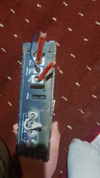 Усилитор биз калонга  кабили йук мошинамда колган