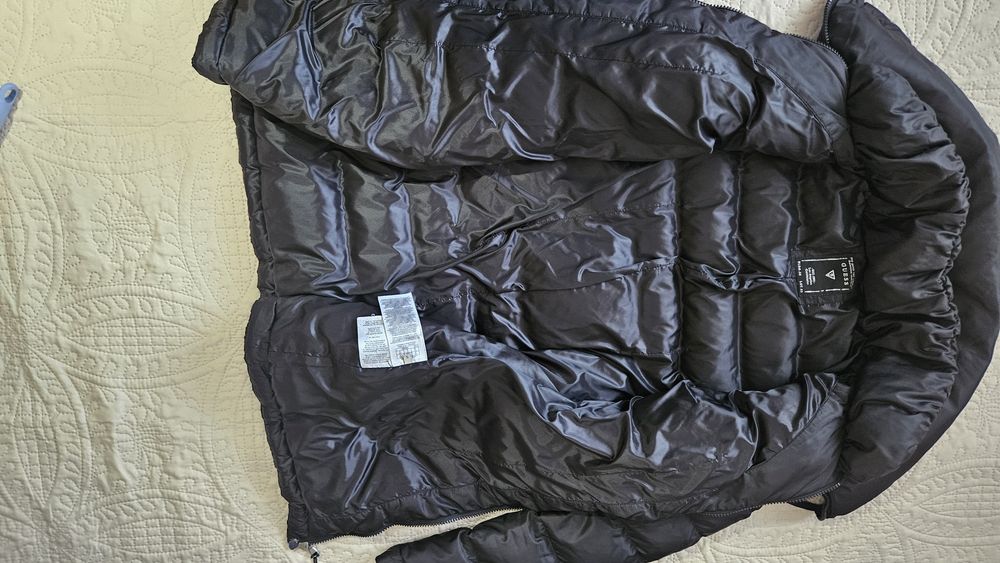 Оригинално яке Guess S размер