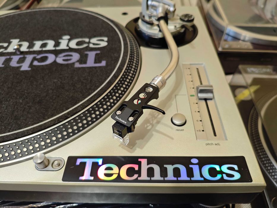 Проигрыватель виниловых дисков Technics SL-1200 mk3d