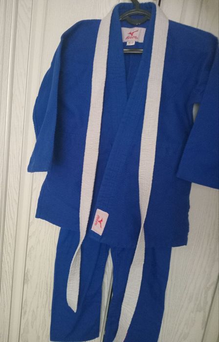 Продам детскую форму для дзюдо