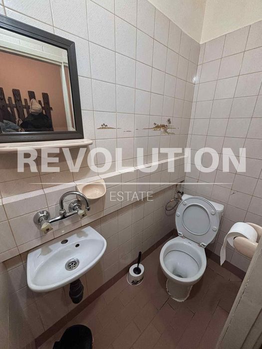 Тристаен апартамент в района на кв. Кючук Париж