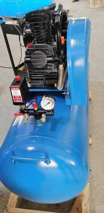 УЦЕНКА надежный компрессор с ресивером 200 литров От производителя