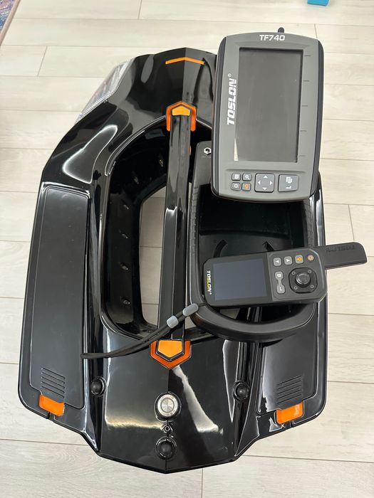 Лодка за захранка Тослон