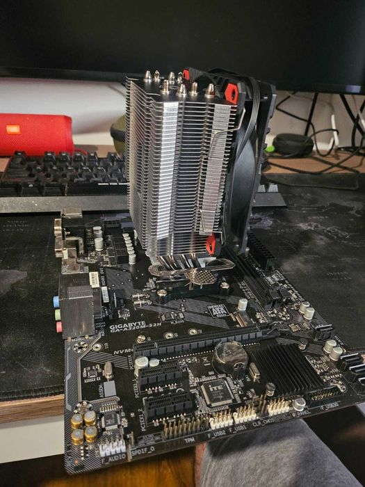 Kit gaming Placa de baza Gigabyte + Procesor Ryzen 5 2600x + cooler
