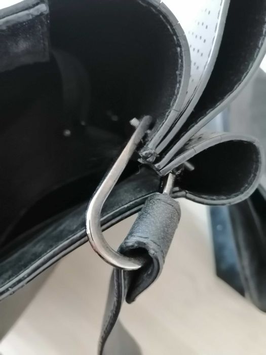 Продавам чанта Guess..