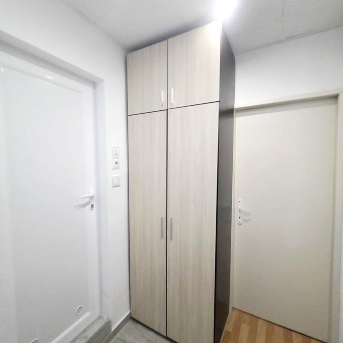 Двукрилен гардероб с надстройка, може и отделно