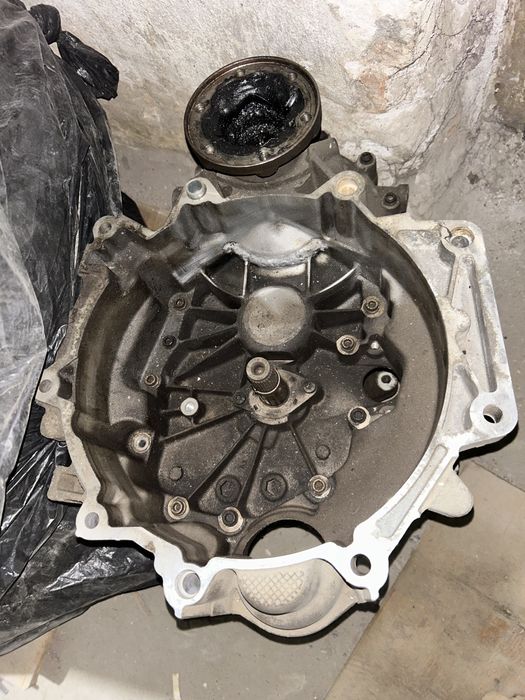 Продам МКПП, блок, головку, лобовую крышку на VW Polo