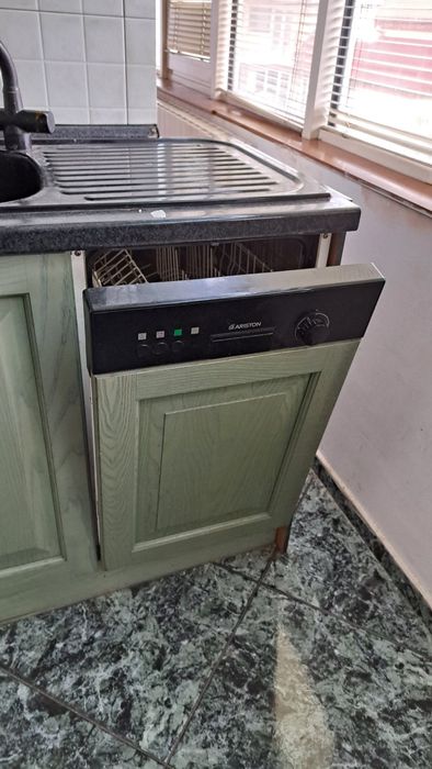 Продавам кухня  за 1000евро,  без хладилника от снимката!