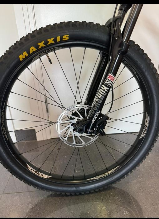 Santa Cruz Chameleon 2018 Medium 27.5+ Perfect Condition