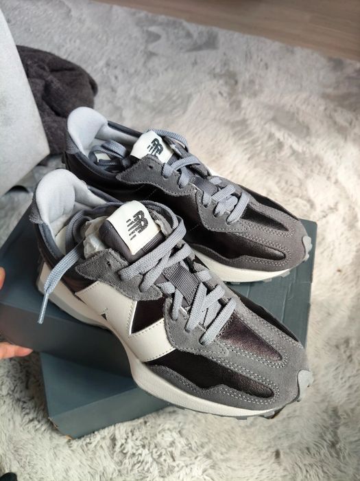 New Balance 327 gri închis cu logo alb mărimea 36.5 noi originali