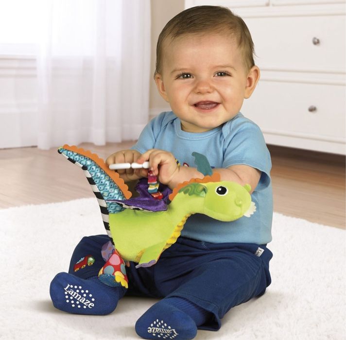 Jucarie Lamaze Dragonul cu aripi magice