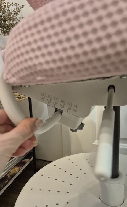 Детски- момичешки  въртящ се стол  с колелца