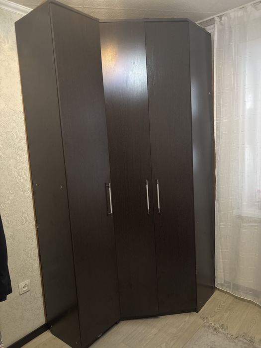 Шифонер угловой ,в нормальном состоянии