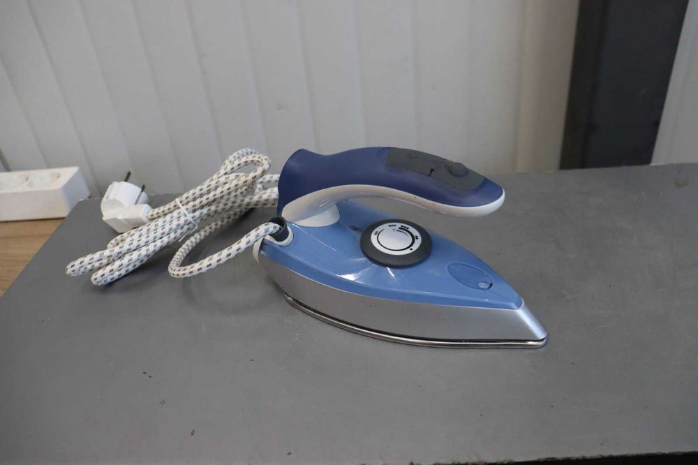 Severin BA3234 Туристическа ютия, 1000W, синьо/бяло