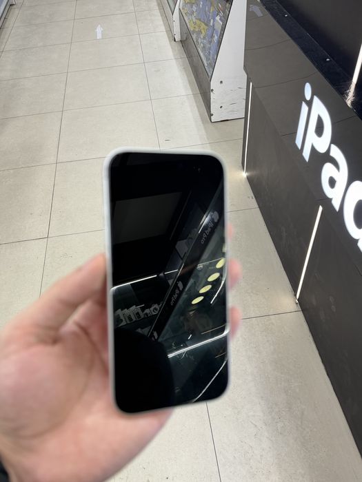 iPhone 16 256gb 749$