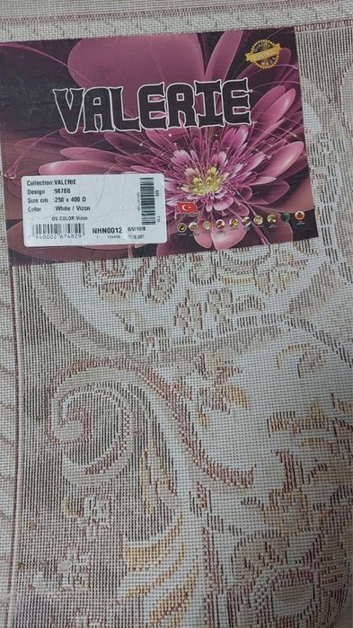 Продам ковер в гостиную