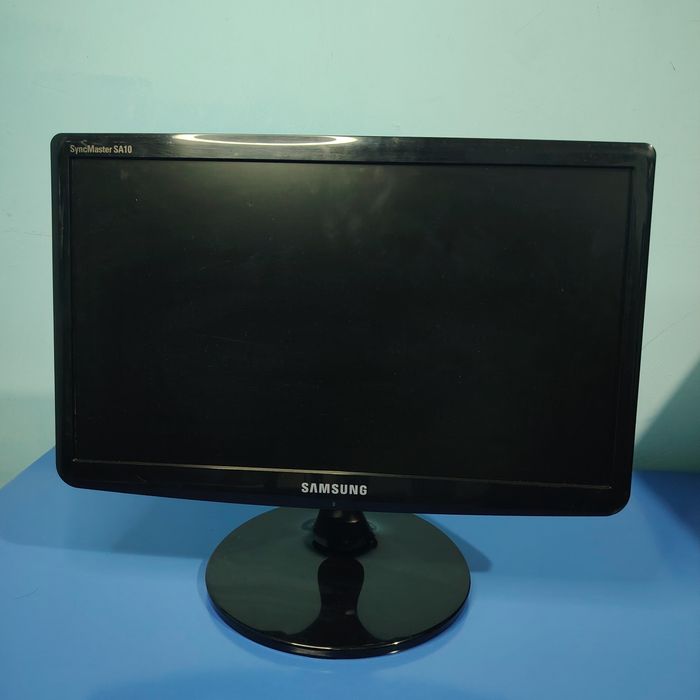Monitor LG 19 LED kompyuter uchun