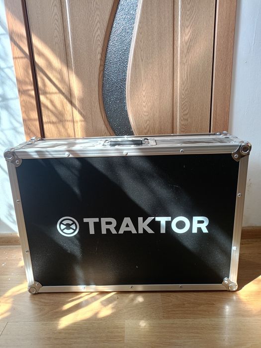 Consola.   DJ.  TRAKTOR