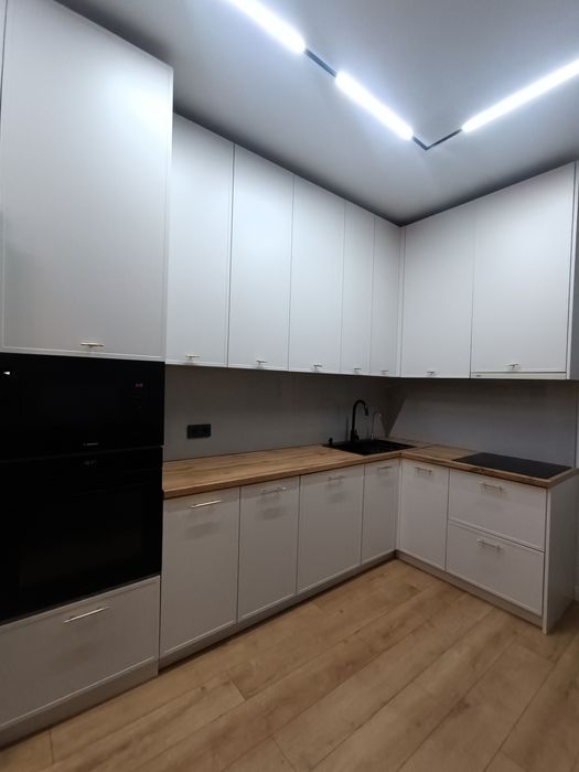 Продам кухонный гарнитур с техникой