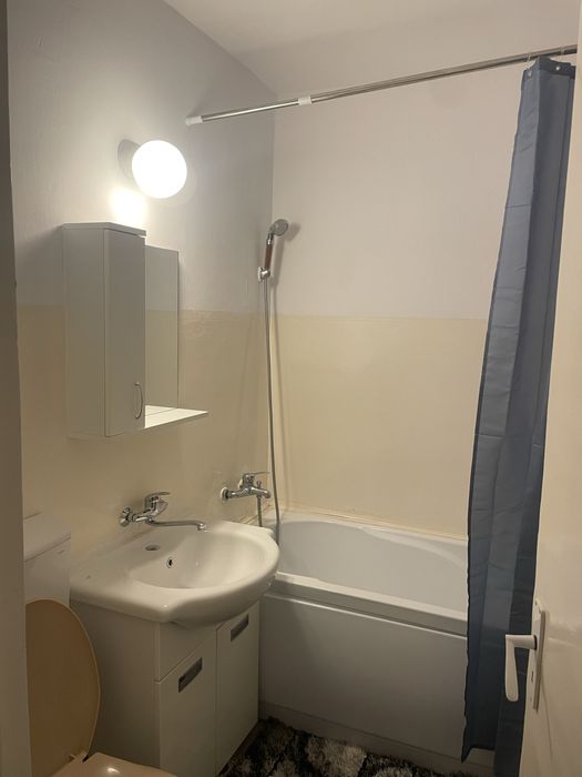 Inchiriez apartament cu 2 camere