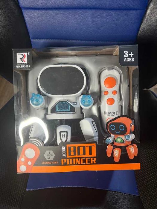 Robot interactiv RC Bot Pioneer, alb