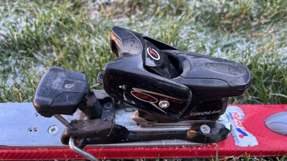 Vând Schiuri Carving Salomon Equipe 10 3V + Bețe Cadou