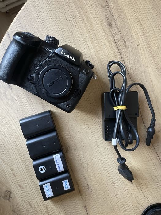 Panasonic Gh5 + 12-60mm f2.8-4